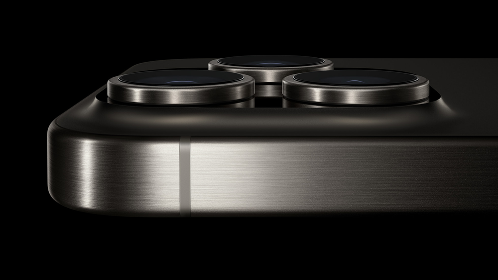 Khung viền Titanium kết hợp với thép trên iPhone 15 Pro/ Pro Max tạo nên bộ khung bền bỉ, cứng cáp nhất mọi thế hệ iPhone
